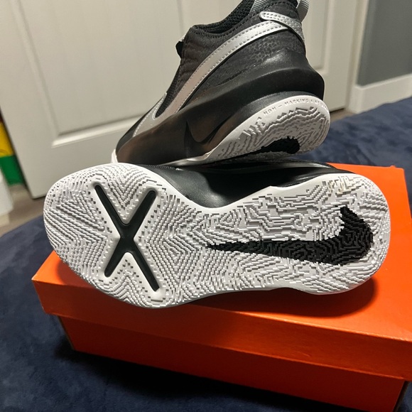 New in box Nikes - Picture 5 of 5